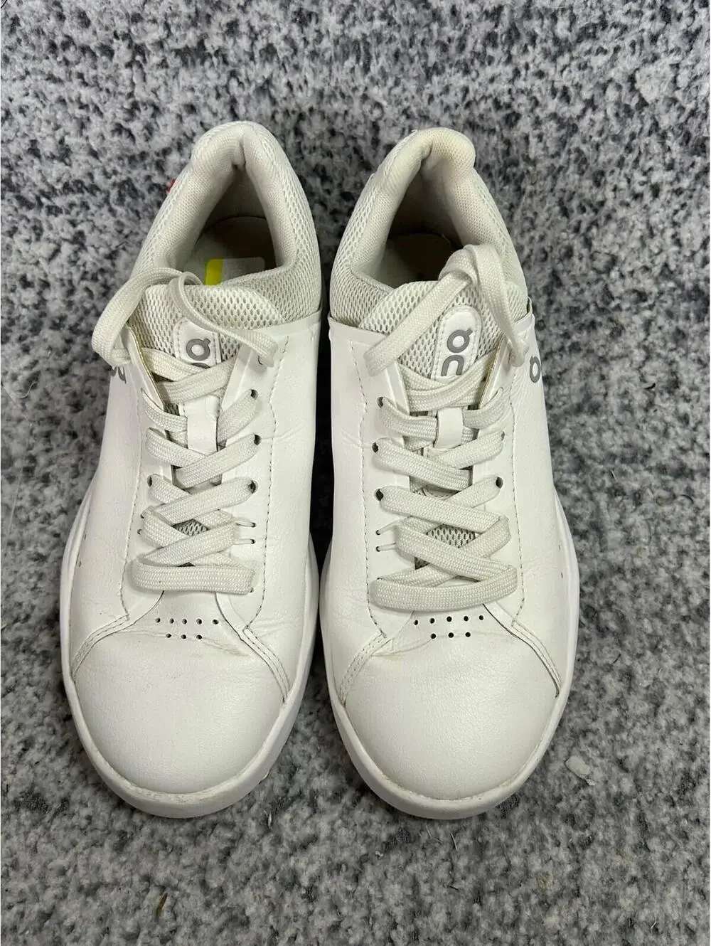 ON Running Women's The Roger Advantage Shoes White US Size 5.5
